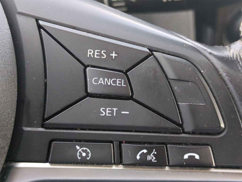 Thumbnail: 2017 Nissan Rogue Sport - 14