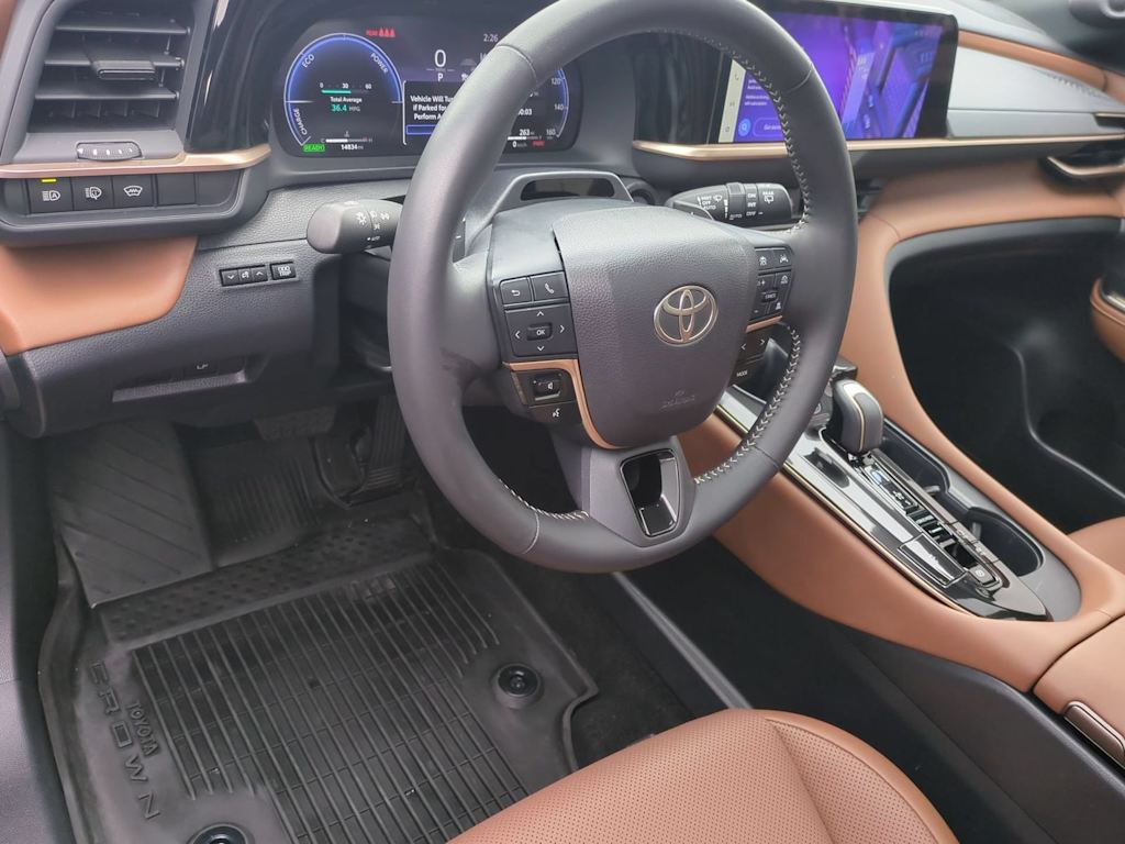 Thumbnail: 2025 Toyota Crown Signia - 2