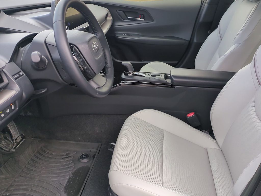 Thumbnail: 2024 Toyota Prius - 10