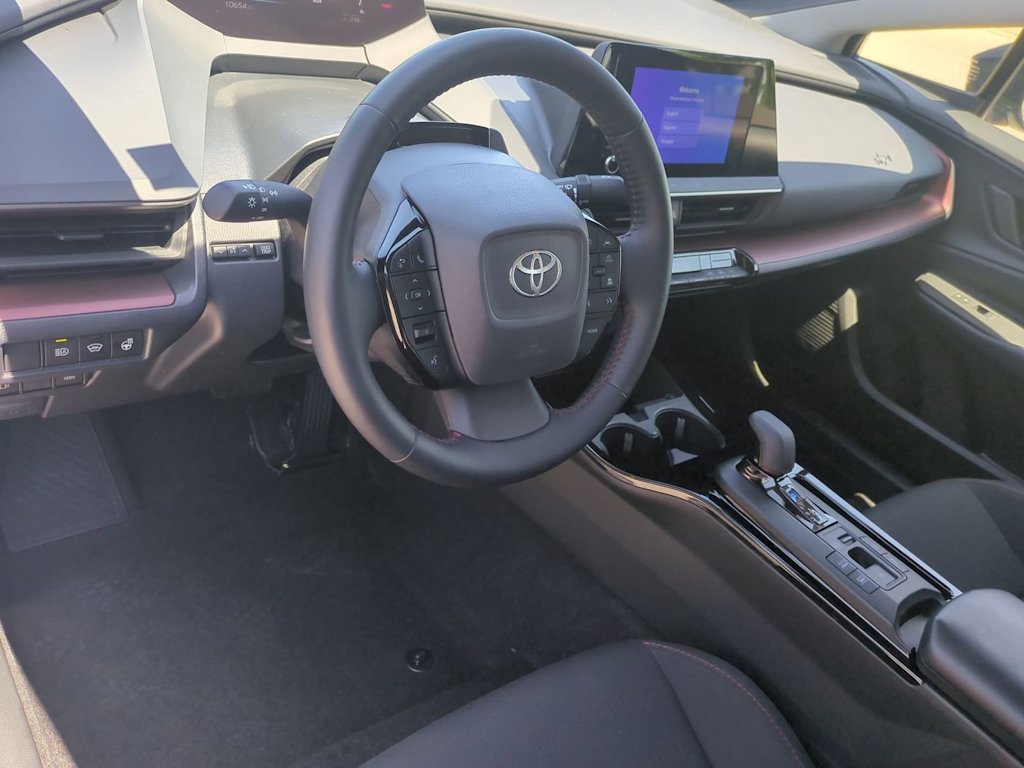 Thumbnail: 2025 Toyota Prius v - 2