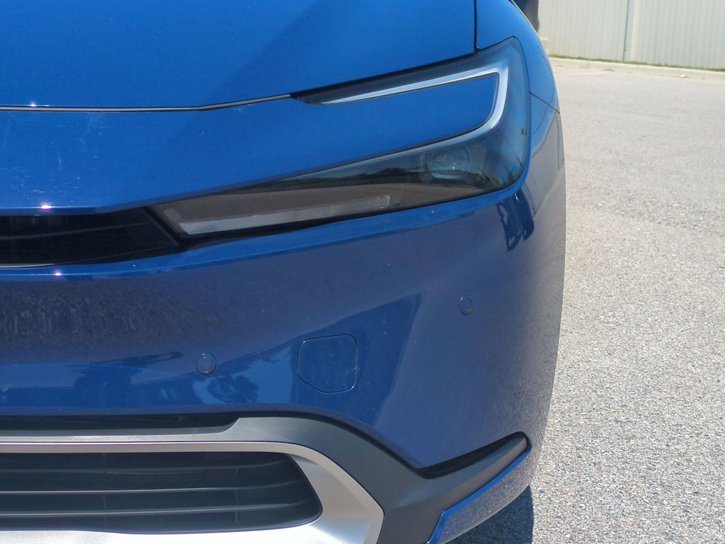 Thumbnail: 2025 Toyota Prius v - 23