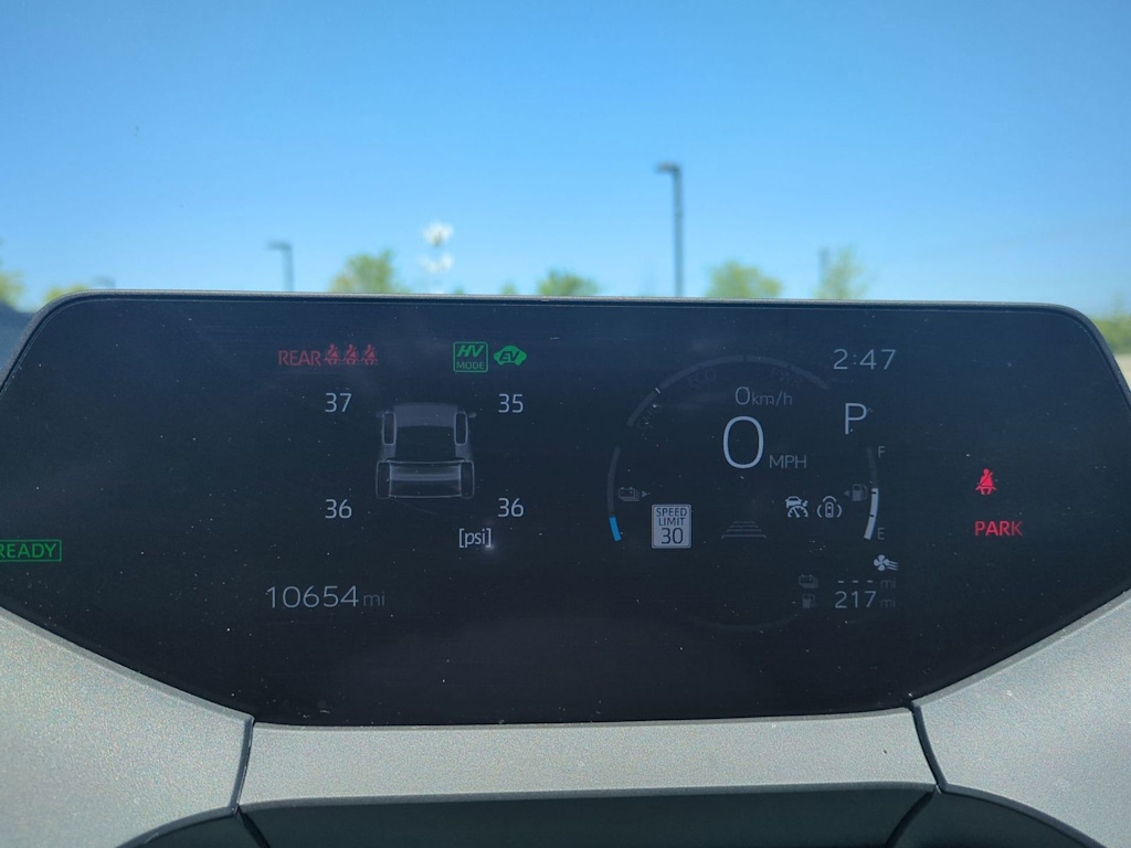 Thumbnail: 2025 Toyota Prius v - 15
