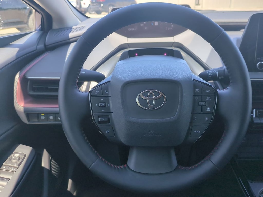 Thumbnail: 2025 Toyota Prius v - 12