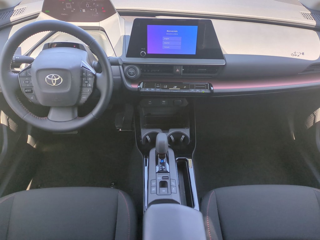 Thumbnail: 2025 Toyota Prius v - 8