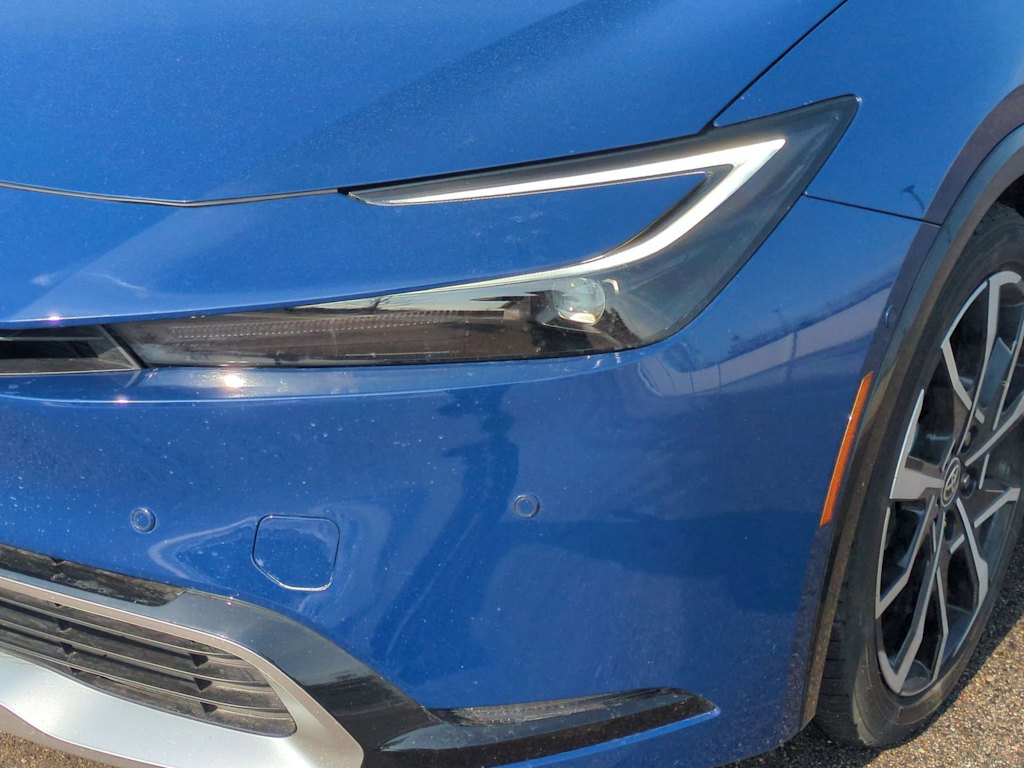 Thumbnail: 2026 Toyota Prius v - 23