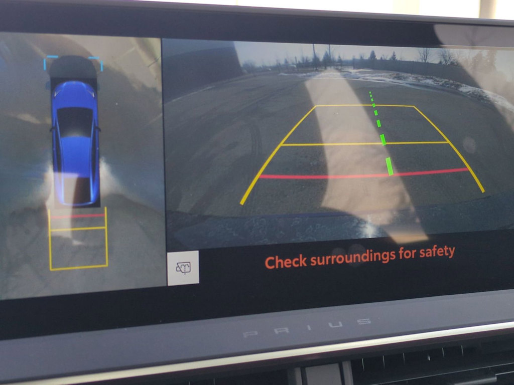 Thumbnail: 2026 Toyota Prius v - 34