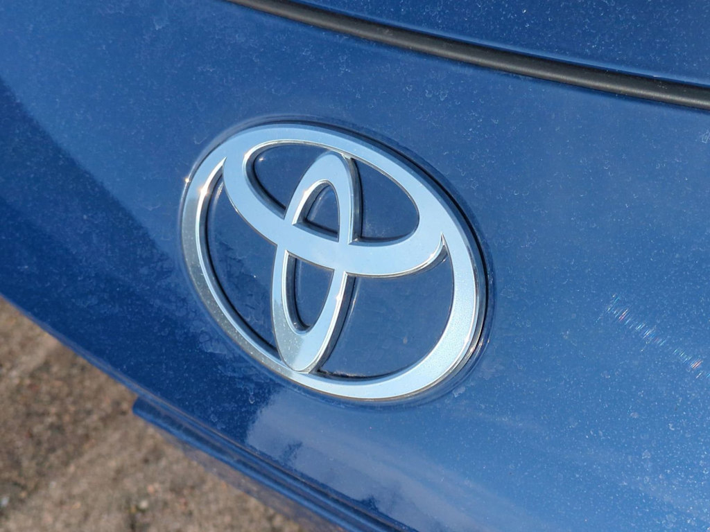 Thumbnail: 2026 Toyota Prius v - 7