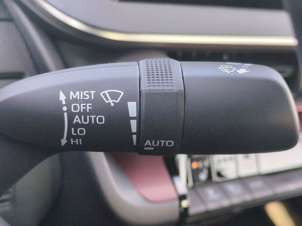 Thumbnail: 2026 Toyota Prius v - 32