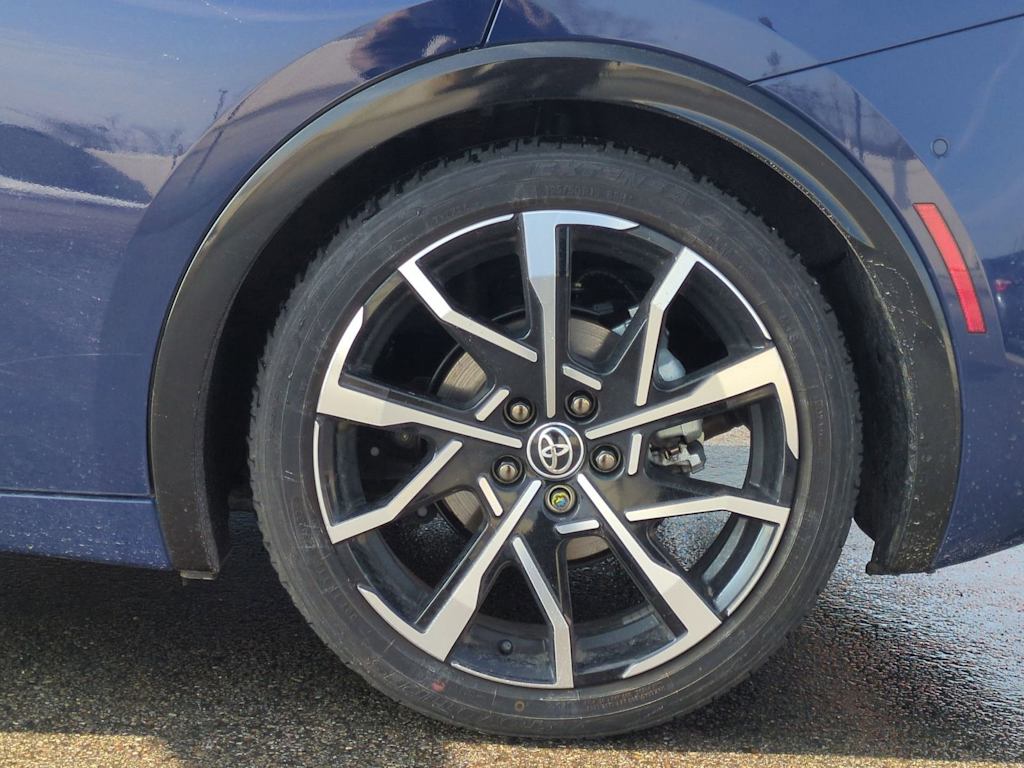 Thumbnail: 2026 Toyota Prius v - 8