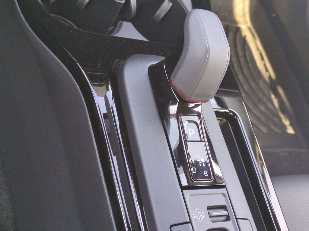 Thumbnail: 2026 Toyota Prius v - 15