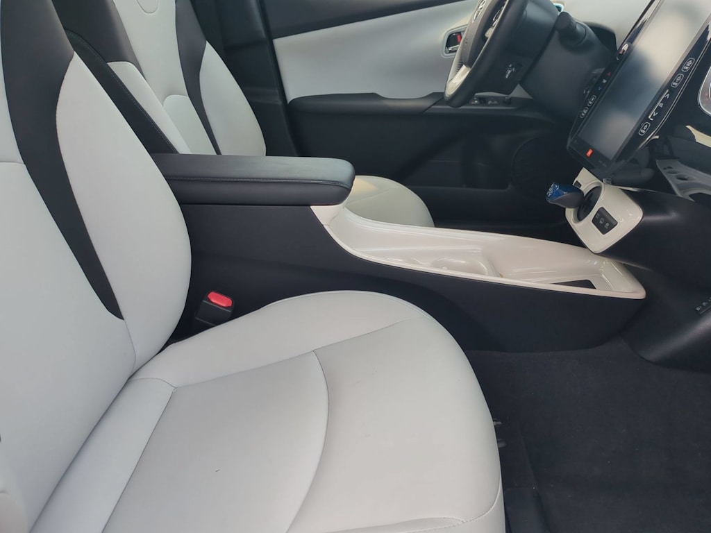 Thumbnail: 2017 Toyota Prius Prime - 25