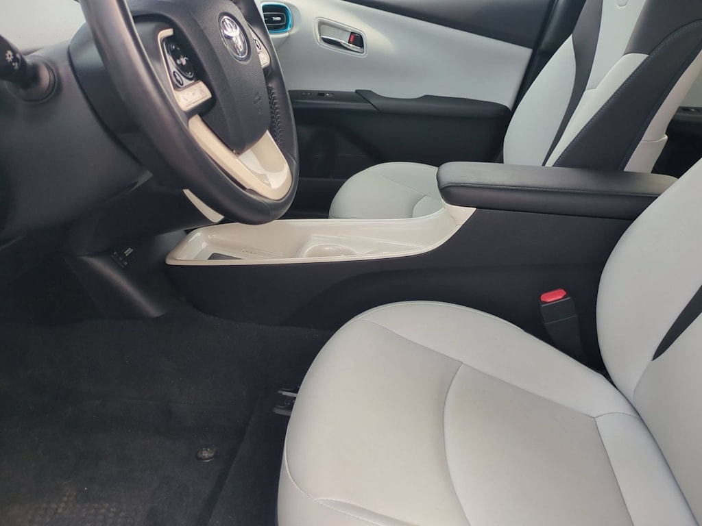 Thumbnail: 2017 Toyota Prius Prime - 10