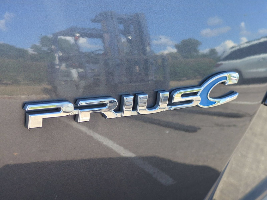Thumbnail: 2015 Toyota Prius c - 7