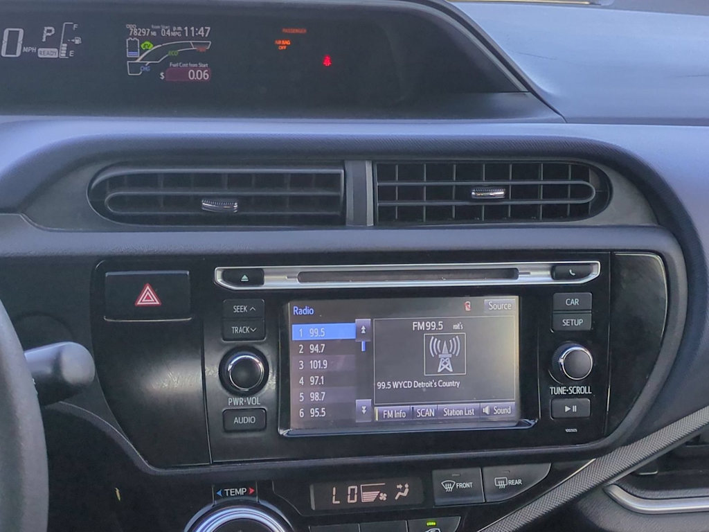 Thumbnail: 2015 Toyota Prius c - 14