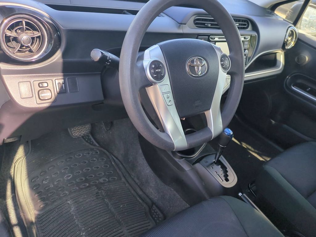 Thumbnail: 2015 Toyota Prius c - 2