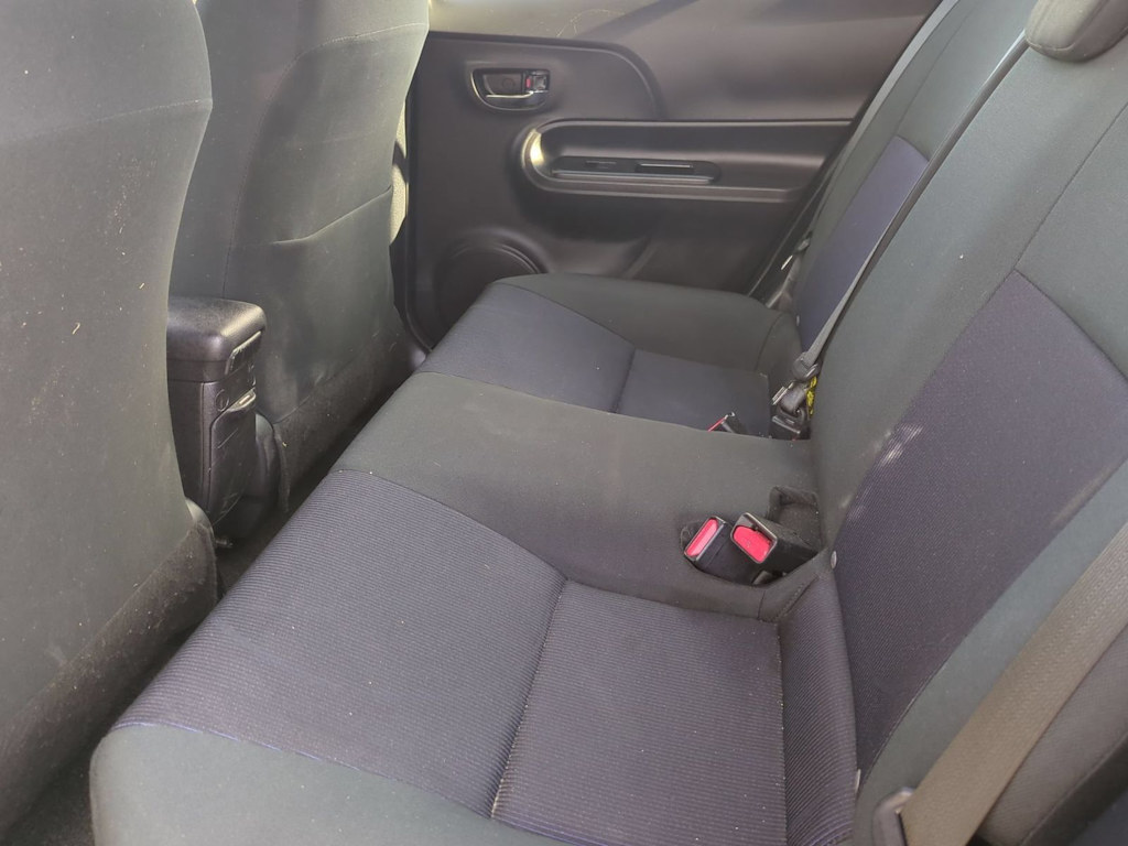 Thumbnail: 2015 Toyota Prius c - 12