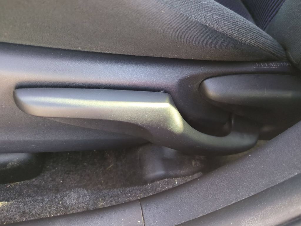 Thumbnail: 2015 Toyota Prius c - 24