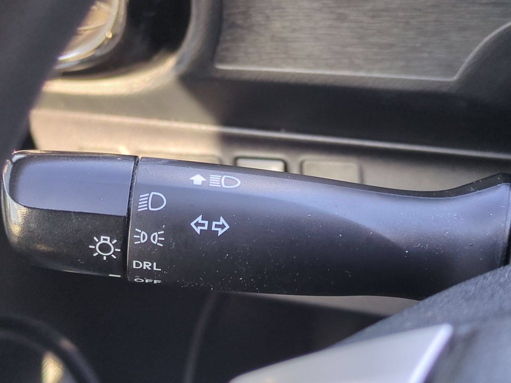Thumbnail: 2015 Toyota Prius c - 30
