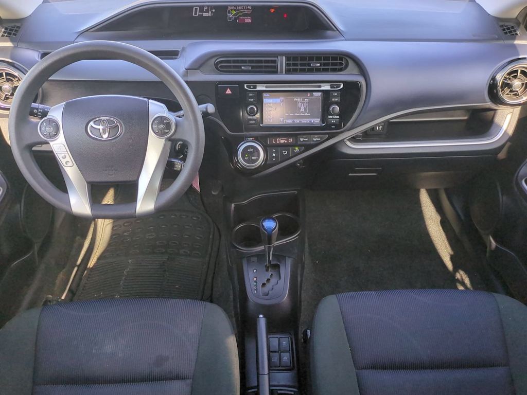 Thumbnail: 2015 Toyota Prius c - 9