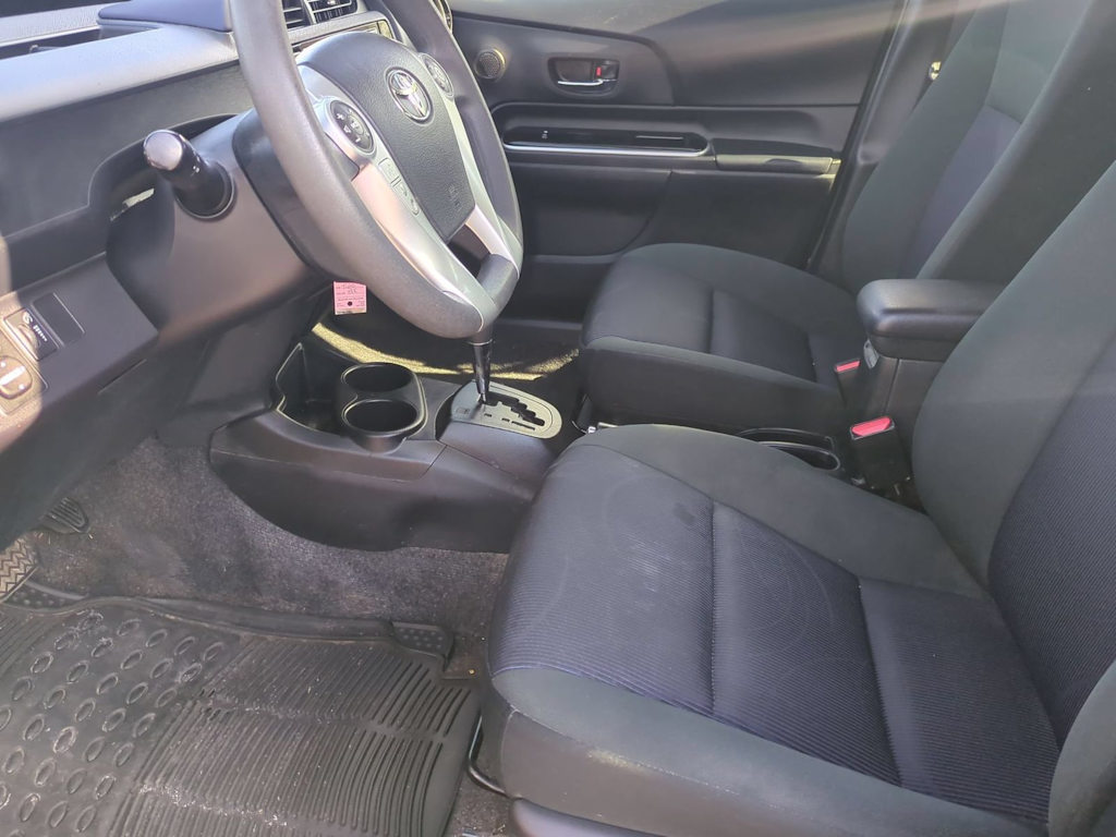 Thumbnail: 2015 Toyota Prius c - 10