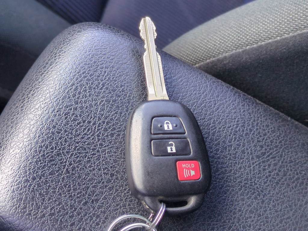 Thumbnail: 2015 Toyota Prius c - 17
