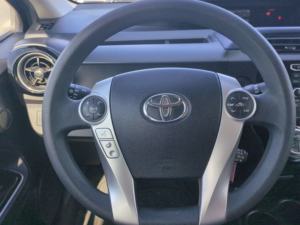 Thumbnail: 2015 Toyota Prius c - 13
