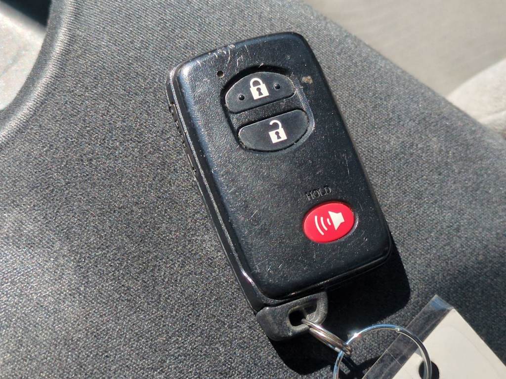 Thumbnail: 2015 Toyota Prius - 17