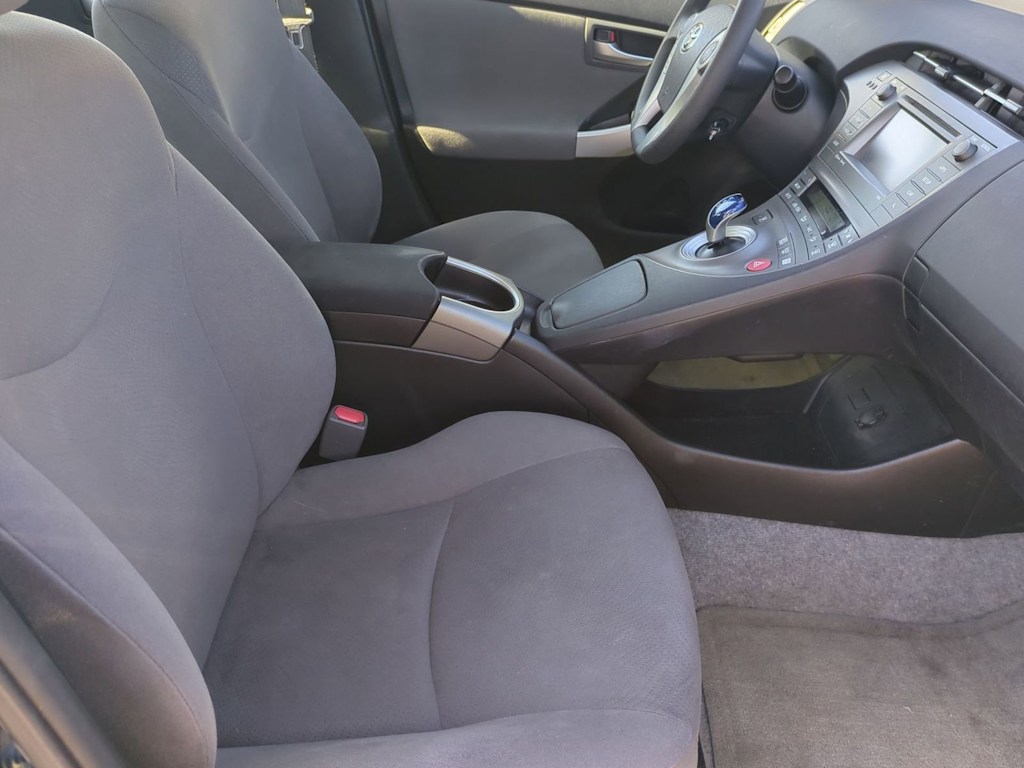 Thumbnail: 2015 Toyota Prius - 27