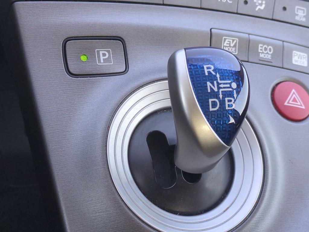 Thumbnail: 2015 Toyota Prius - 15