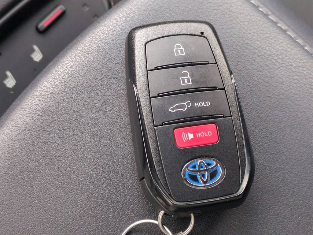 Thumbnail: 2022 Toyota Venza - 18