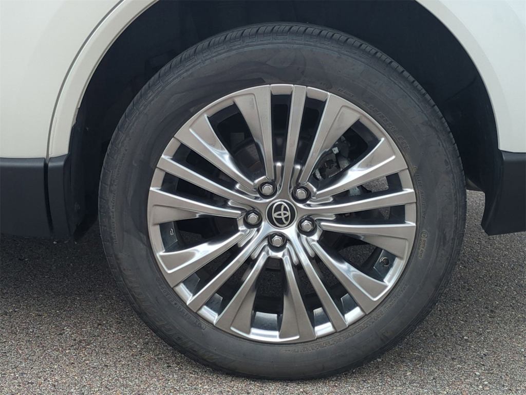 Thumbnail: 2022 Toyota Venza - 8