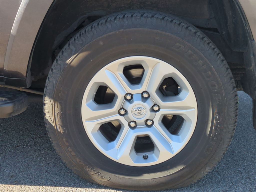 Thumbnail: 2019 Toyota 4Runner - 24