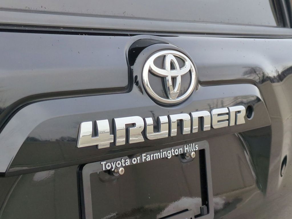 2018 Toyota 4Runner SR5 26