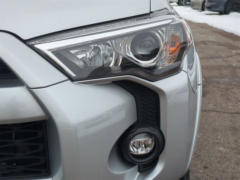 Thumbnail: 2022 Toyota 4Runner - 24