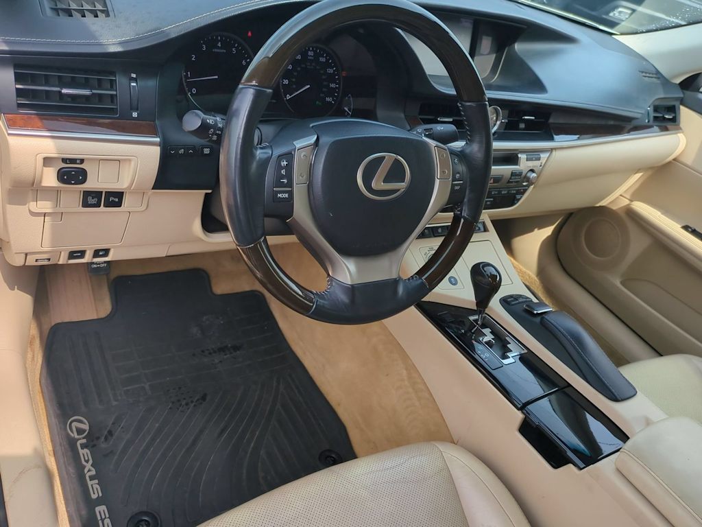Thumbnail: 2014 Lexus ES - 2