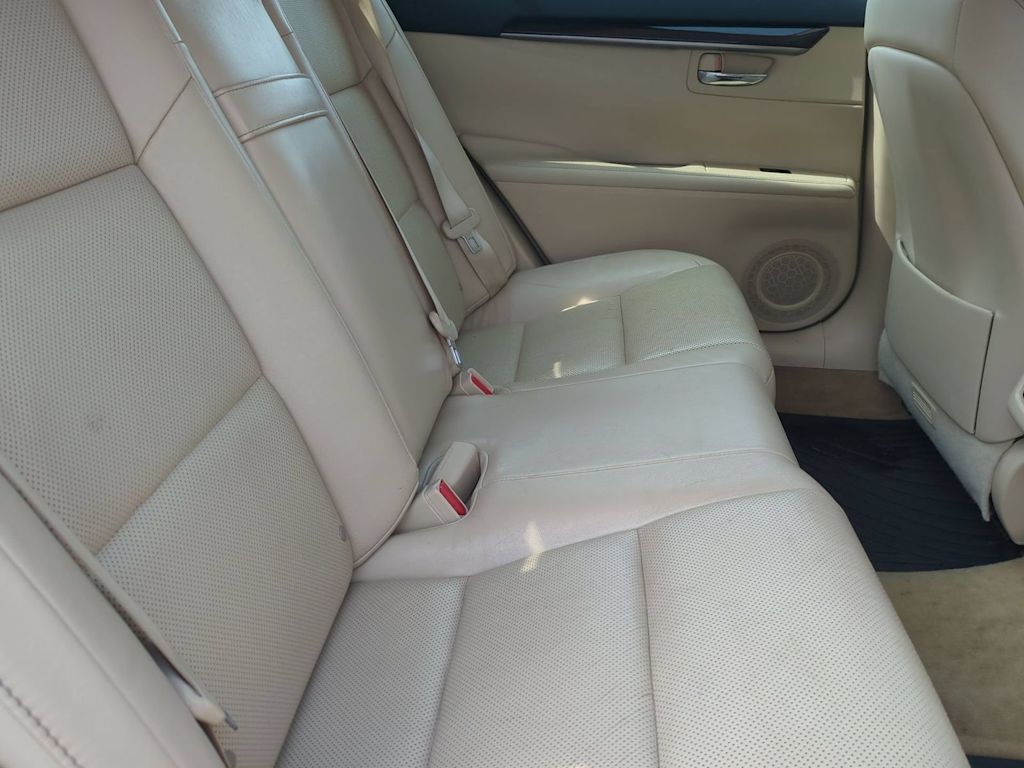Thumbnail: 2014 Lexus ES - 29