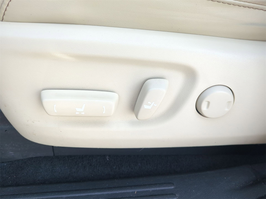 Thumbnail: 2022 Lexus GX - 24