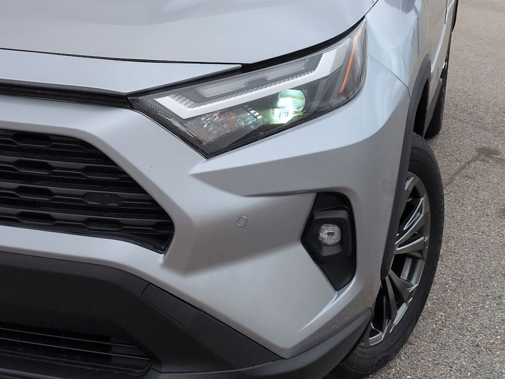 Thumbnail: 2023 Toyota RAV4 - 25