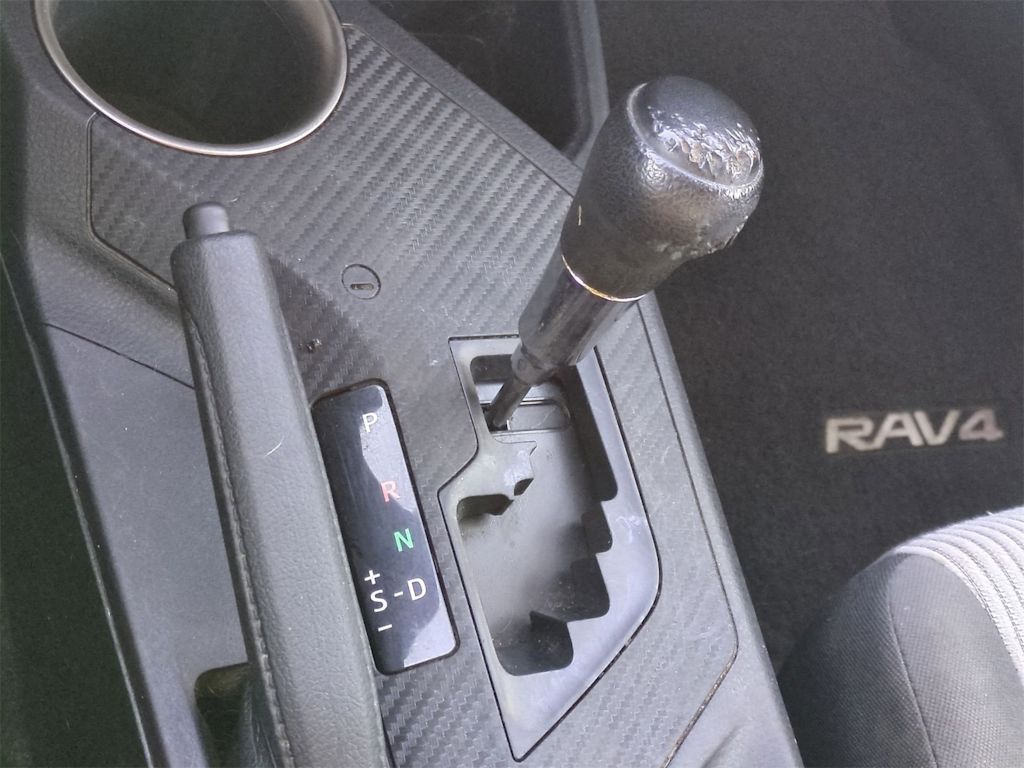 Thumbnail: 2015 Toyota RAV4 - 15