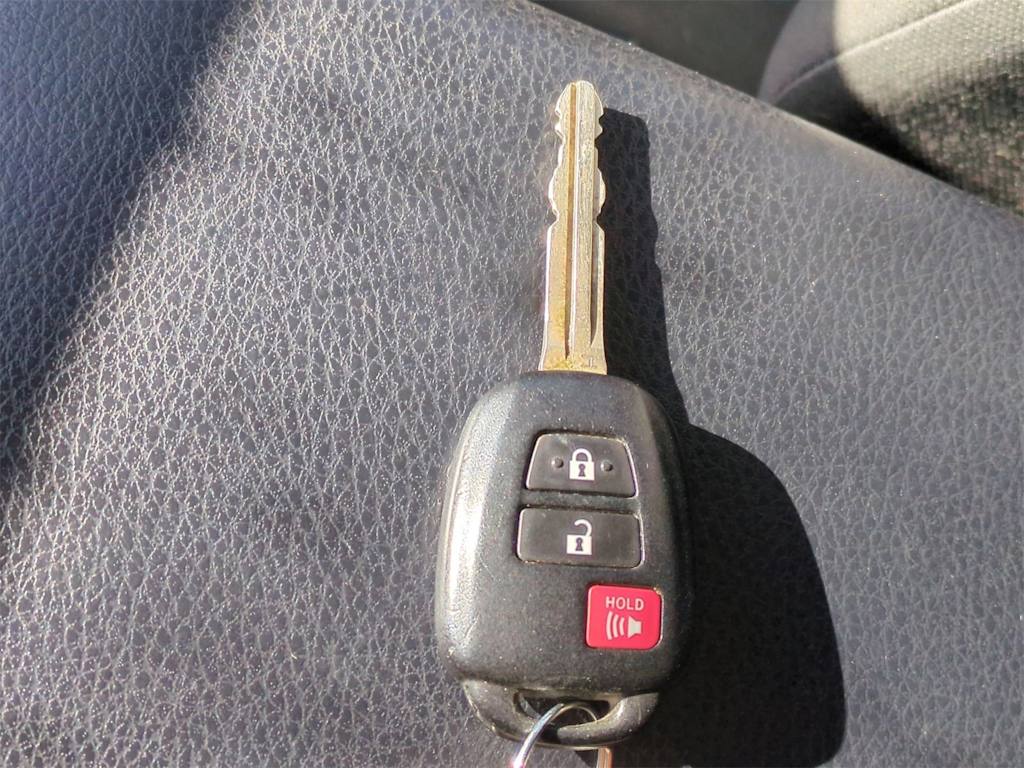 Thumbnail: 2015 Toyota RAV4 - 18