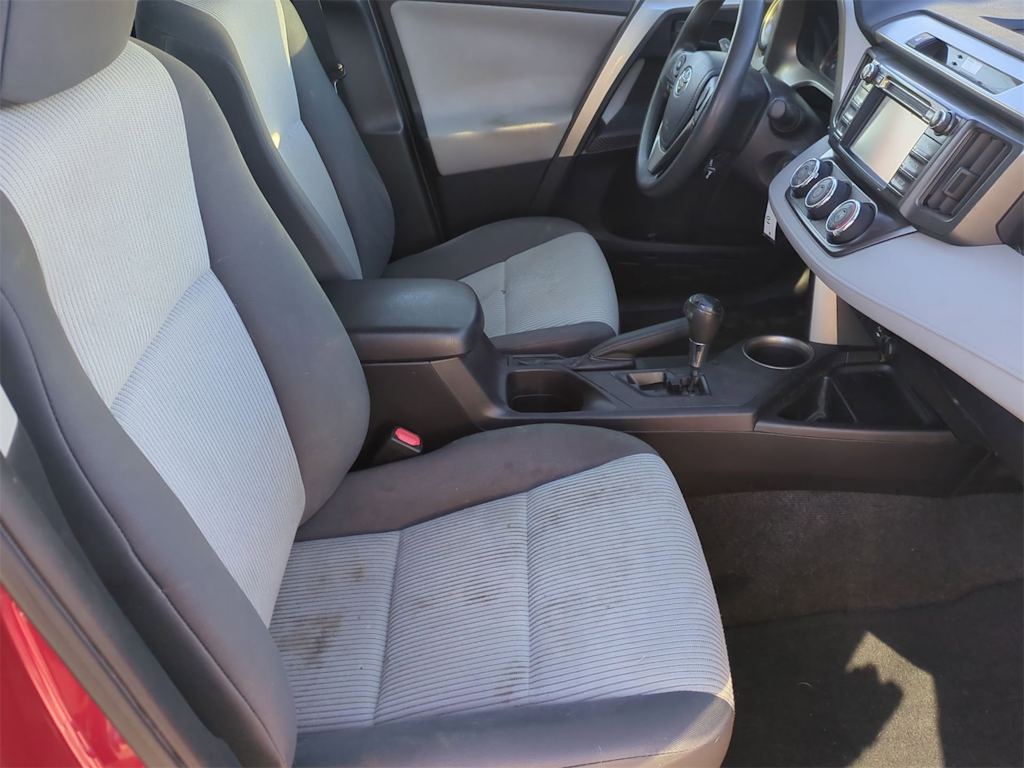 Thumbnail: 2015 Toyota RAV4 - 28