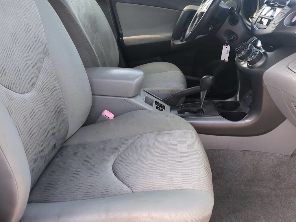 Thumbnail: 2010 Toyota RAV4 - 11