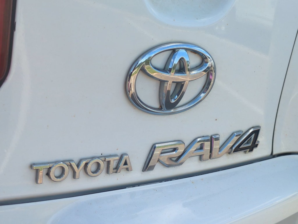Thumbnail: 2010 Toyota RAV4 - 25