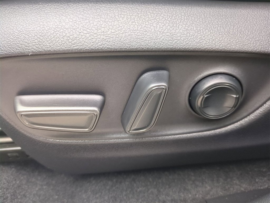 Thumbnail: 2019 Toyota RAV4 - 26