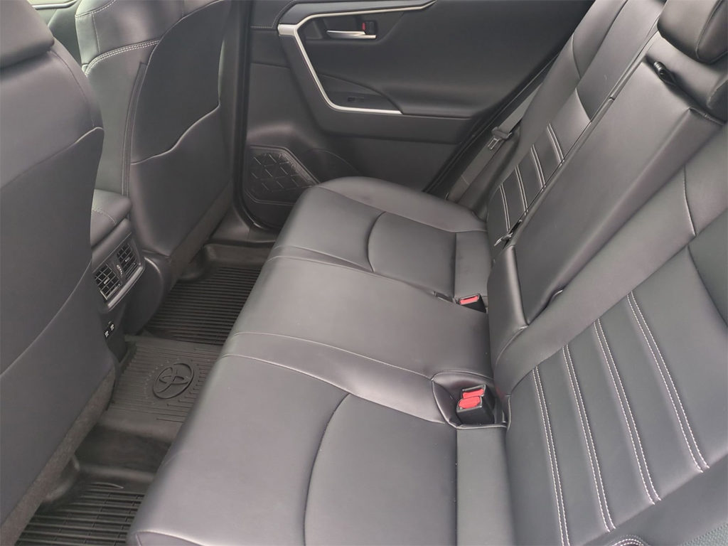 Thumbnail: 2019 Toyota RAV4 - 12