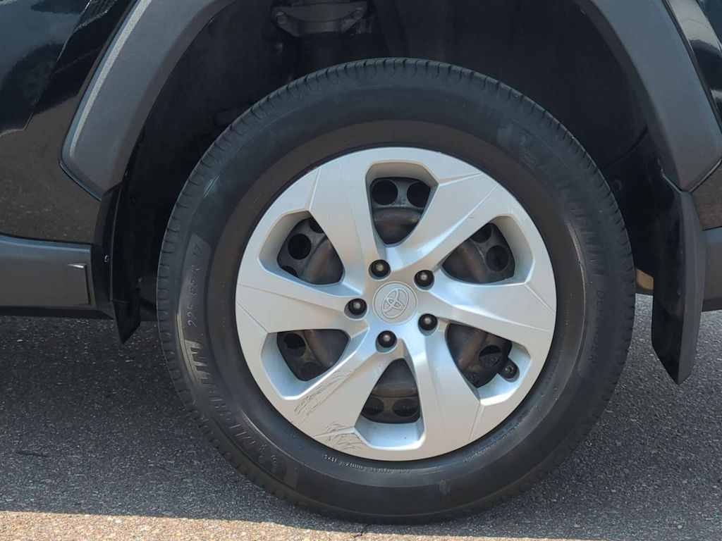 Thumbnail: 2019 Toyota RAV4 - 8