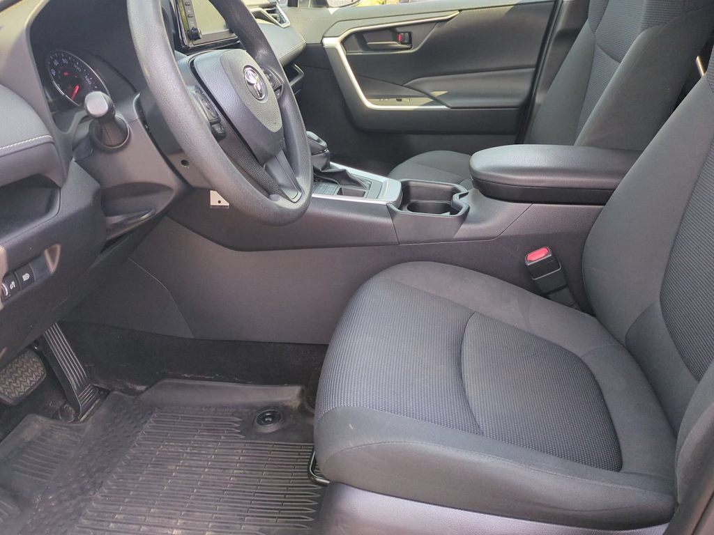 Thumbnail: 2019 Toyota RAV4 - 10