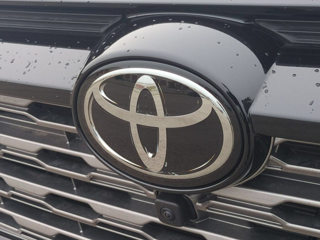 Thumbnail: 2025 Toyota RAV4 - 7