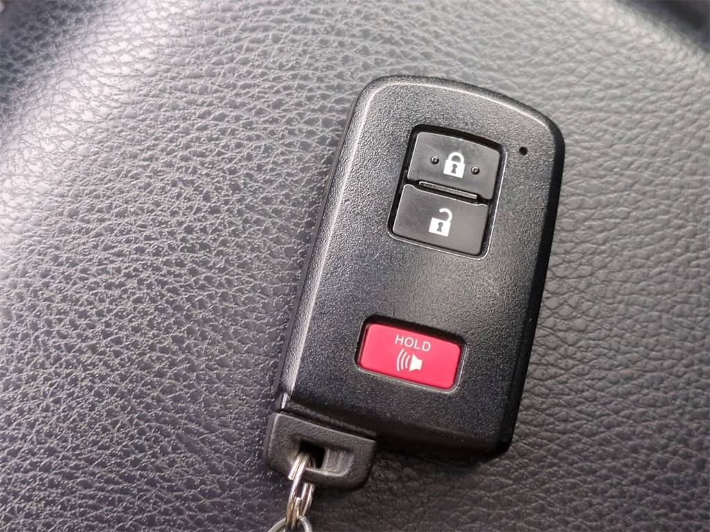2018 Toyota RAV4 XLE 18