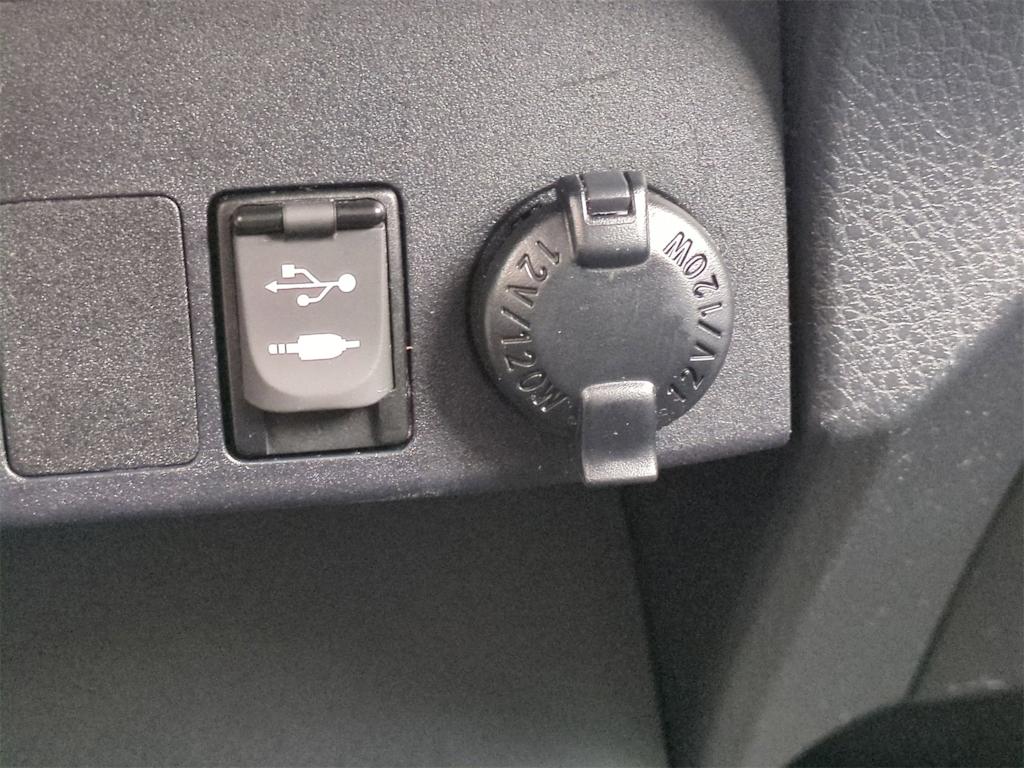 2018 Toyota RAV4 XLE 36